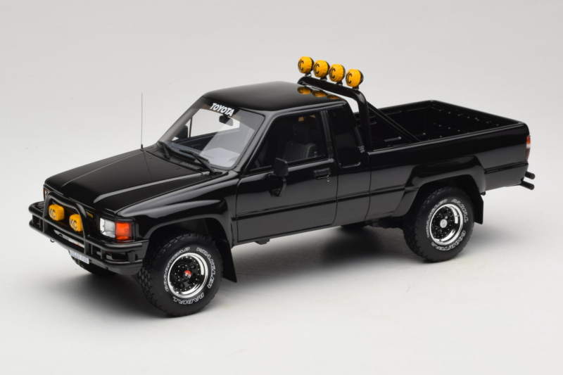 Toyota Hilux N60 SR5 Pickup Czarny Otto 1:18 OT481B Żywica