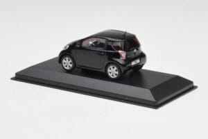 Toyota iQ Czarny Mica Minichamps 1:43 403166803 Metal — zdjęcie 3 z 4