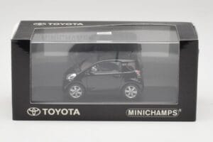 Toyota iQ Czarny Mica Minichamps 1:43 403166803 Metal — zdjęcie 4 z 4