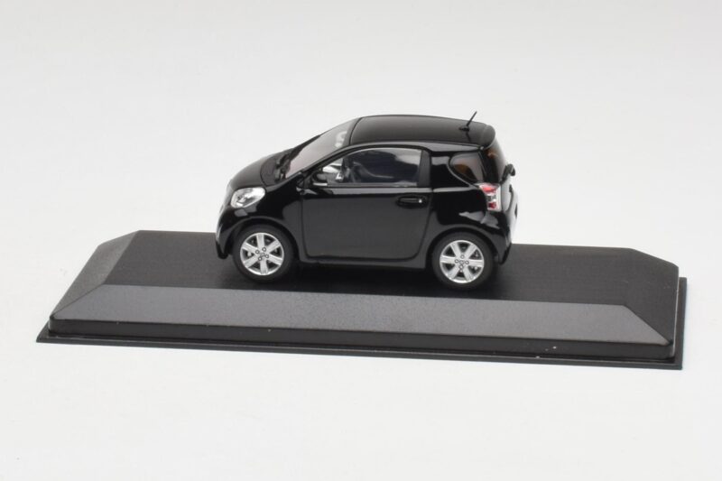 Toyota iQ Czarny Mica Minichamps 1:43 403166803 Metal