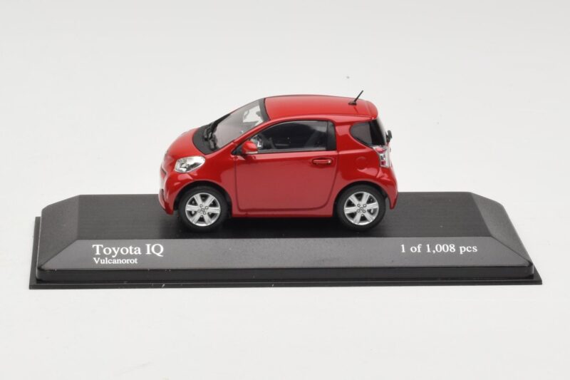 Toyota iQ Czerwony Minichamps 1:43 400166800 Metal