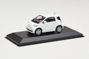Toyota iQ Biały Minichamps 1:43 TOYOTA009 Metal — zdjęcie 2 z 4