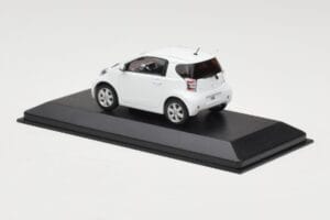 Toyota iQ Biały Minichamps 1:43 TOYOTA009 Metal — zdjęcie 3 z 4