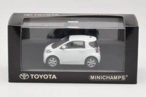 Toyota iQ Biały Minichamps 1:43 TOYOTA009 Metal — zdjęcie 4 z 4