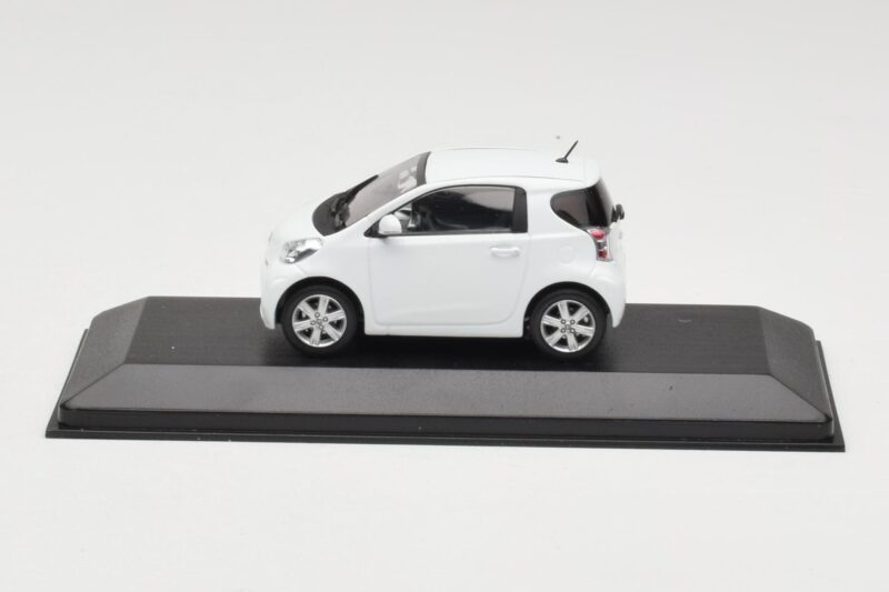 Toyota iQ Biały Minichamps 1:43 TOYOTA009 Metal