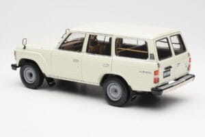 Toyota Land Cruiser J60 Biały Kyosho 1:18 08956W Metal — zdjęcie 7 z 8