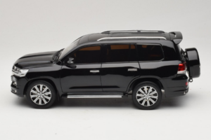 Toyota Land Cruiser LC200 Czarny Kengfai 1:18 KF024-13 Metal — zdjęcie 4 z 8