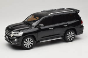 Toyota Land Cruiser LC200 Czarny Kengfai 1:18 KF024-13 Metal