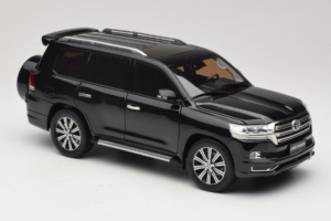 Toyota Land Cruiser LC200 Czarny Kengfai 1:18 KF024-13 Metal — zdjęcie 6 z 8