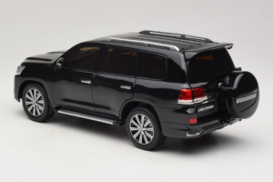Toyota Land Cruiser LC200 Czarny Kengfai 1:18 KF024-13 Metal — zdjęcie 7 z 8