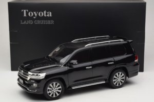 Toyota Land Cruiser LC200 Czarny Kengfai 1:18 KF024-13 Metal — zdjęcie 8 z 8