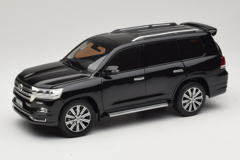 Toyota Land Cruiser LC200 Czarny Kengfai 1:18 KF024-13 Metal
