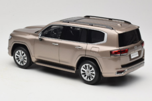 Toyota Land Cruiser LC300 ZX Złoty LCD 1:18 LCD18013-ZX-GO Metal — zdjęcie 7 z 8