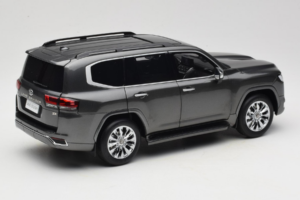 Toyota Land Cruiser LC300 ZX Szary LCD 1:18 LCD18013-ZX-GR Metal — zdjęcie 3 z 8