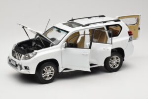 Toyota Land Cruiser Prado J150 Biały Paudi Model 1:18 623132-WH Metal — zdjęcie 2 z 8