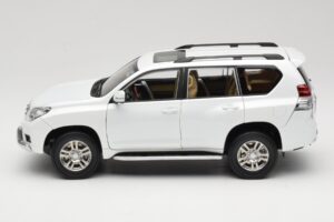 Toyota Land Cruiser Prado J150 Biały Paudi Model 1:18 623132-WH Metal — zdjęcie 4 z 8