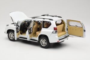 Toyota Land Cruiser Prado J150 Biały Paudi Model 1:18 623132-WH Metal — zdjęcie 5 z 8