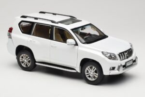 Toyota Land Cruiser Prado J150 Biały Paudi Model 1:18 623132-WH Metal — zdjęcie 6 z 8