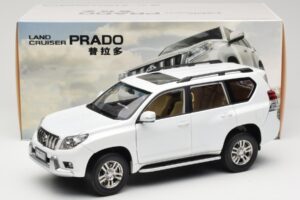 Toyota Land Cruiser Prado J150 Biały Paudi Model 1:18 623132-WH Metal — zdjęcie 8 z 8