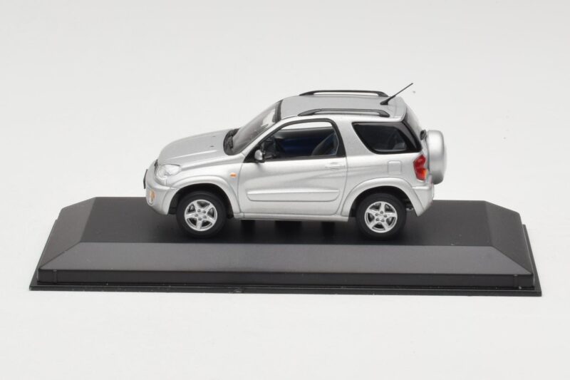 Toyota RAV4 XA20 Srebrny Jasne Wnętrze Minichamps 1:43 31434205 Metal