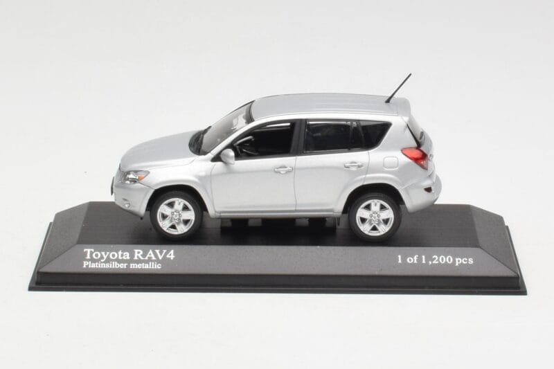 Toyota RAV4 XA30 Srebrny Minichamps 1:43 400166570 Metal