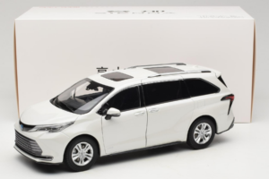 Toyota Sienna XL30 Biały OEM 1:18 TOYOTA013 Metal — zdjęcie 8 z 8