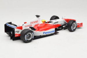 Toyota TF105 #17 R. Schumacher Panasonic Toyota Racing Showcar 2005 Minichamps 1:18 100050087 Metal — zdjęcie 2 z 7