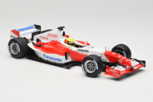 Toyota TF105 #17 R. Schumacher Panasonic Toyota Racing Showcar 2005 Minichamps 1:18 100050087 Metal — zdjęcie 4 z 7