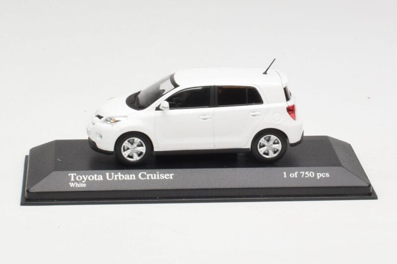 Toyota Urban Cruiser Biały Minichamps 1:43 400166960 Metal