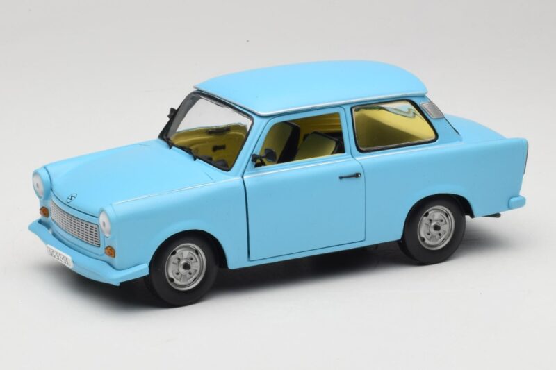 Trabant 601 Niebieski Sun Star 1:18 4290 Metal