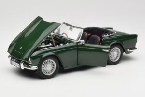 Triumph TR4 British Racing Green Revell 1:18 08827-T1 Metal — zdjęcie 2 z 8