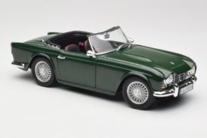 Triumph TR4 British Racing Green Revell 1:18 08827-T1 Metal — zdjęcie 6 z 8