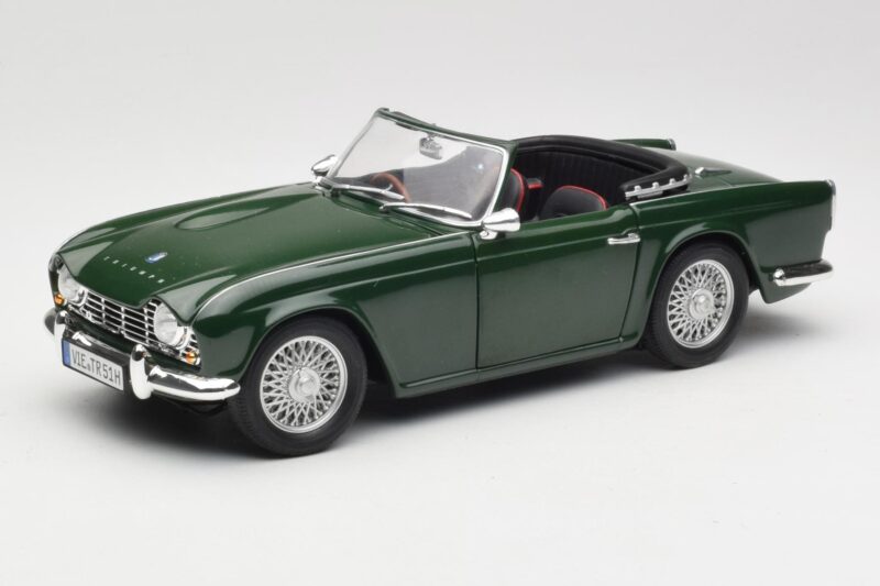 Triumph TR4 British Racing Green Revell 1:18 08827-T1 Metal