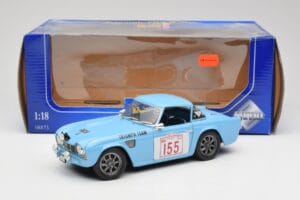 Triumph TR4 Rally Car Revell 1:18 08773 Metal — zdjęcie 8 z 8