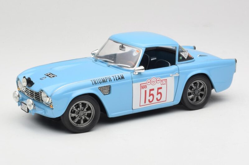Triumph TR4 Rally Car Revell 1:18 08773 Metal