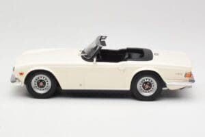 Triumph TR6 PI Biały Minichamps 1:18 155132035 Metal — zdjęcie 3 z 6