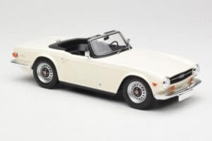 Triumph TR6 PI Biały Minichamps 1:18 155132035 Metal — zdjęcie 4 z 6