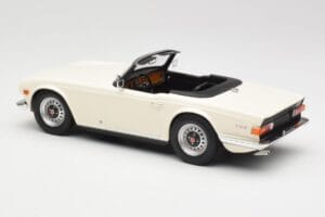 Triumph TR6 PI Biały Minichamps 1:18 155132035 Metal — zdjęcie 5 z 6