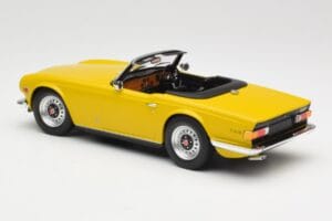 Triumph TR6 RHD Żółty Minichamps 1:18 155132034 Metal — zdjęcie 5 z 6