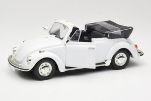 Volkswagen 1302 LS Kabriolet Biały Revell 1:18 08415 Metal — zdjęcie 2 z 8