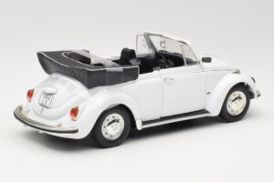 Volkswagen 1302 LS Kabriolet Biały Revell 1:18 08415 Metal — zdjęcie 3 z 8