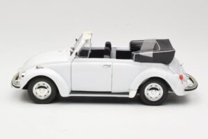 Volkswagen 1302 LS Kabriolet Biały Revell 1:18 08415 Metal — zdjęcie 4 z 8