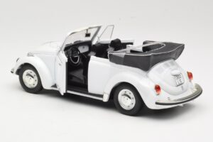 Volkswagen 1302 LS Kabriolet Biały Revell 1:18 08415 Metal — zdjęcie 5 z 8
