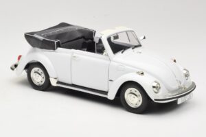 Volkswagen 1302 LS Kabriolet Biały Revell 1:18 08415 Metal — zdjęcie 6 z 8