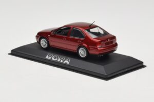 Volkswagen Bora Mk4 Red Metallic Minichamps 1:43 VW003 Metal — zdjęcie 3 z 4