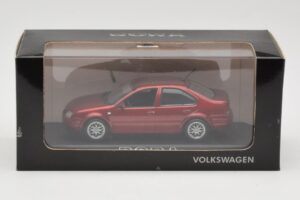 Volkswagen Bora Mk4 Red Metallic Minichamps 1:43 VW003 Metal — zdjęcie 4 z 4