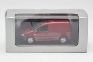 Volkswagen Caddy 2K Ciemnoczerwony Minichamps 1:43 CADDY004 Metal — zdjęcie 4 z 4