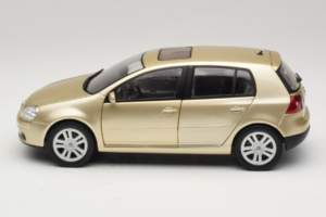 Volkswagen Golf Mk5 Light Bronze Metallic Bburago 1:18 09930201W Metal — zdjęcie 4 z 8