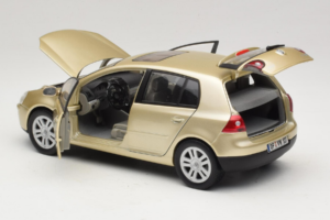 Volkswagen Golf Mk5 Light Bronze Metallic Bburago 1:18 09930201W Metal — zdjęcie 5 z 8