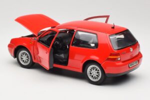 Volkswagen Golf Mk4 GTI Czerwony Revell 1:18 08943 Metal — zdjęcie 5 z 8